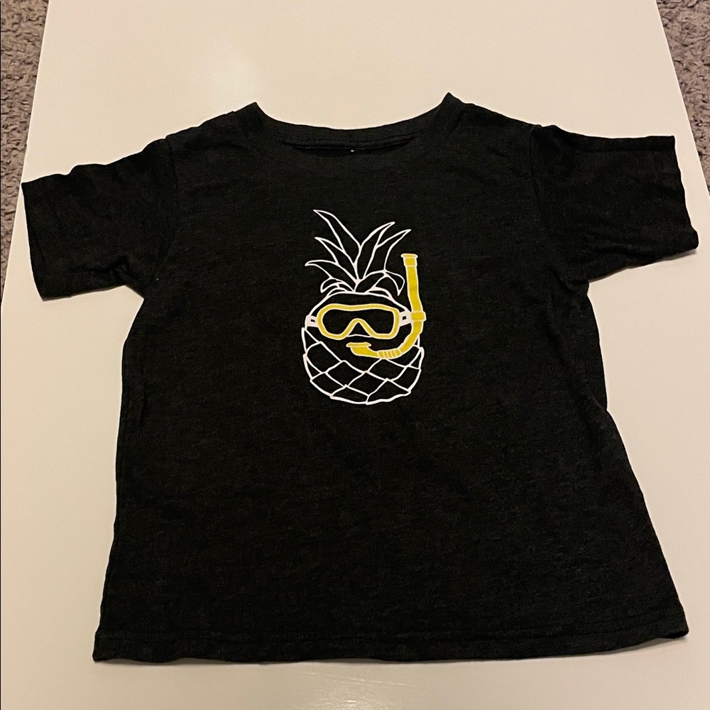 KANAI KAI Boy’s Size 6 Y Dark Gray Kids T-Shirt with Pineapple Snorkel Design
